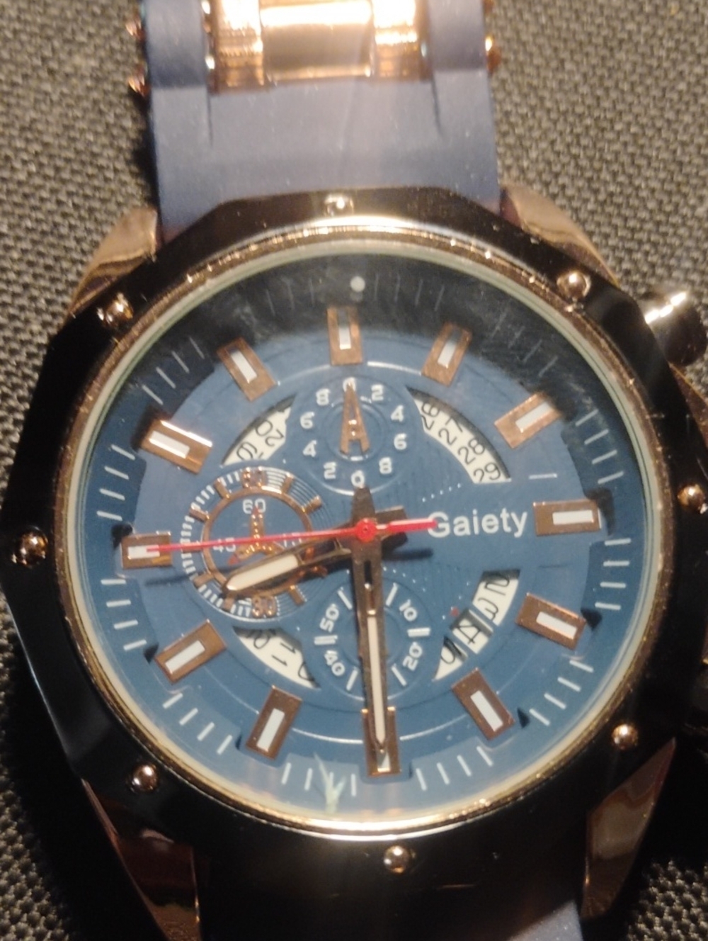 Men’s Blue and Gold Analog Watch